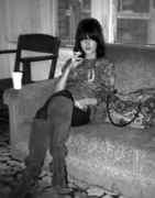 Grace_Slick_on_couch.jpg