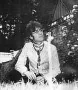 Lennon_in_grass_67.jpg
