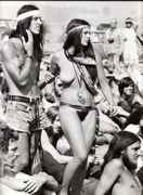 Guy_with_gorgeous_nude_hippie_girl.jpg