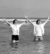 John_and_Paul_at_t_he_beach.jpg
