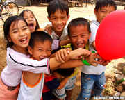 kids-fun-red-balloon-chau-doc-vietnam.jpg
