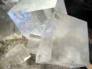 452361_com_suite101rock_salt_crystal.jpg