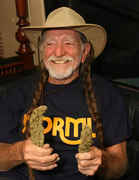 Willie_Nelson_with_weed_and_NORML_shirt.jpg