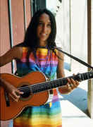 Baez_with_guitar.jpg