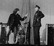 Jim_hands_cop_mic.jpg