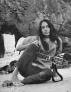 Joan_Baez_on_beach.jpg